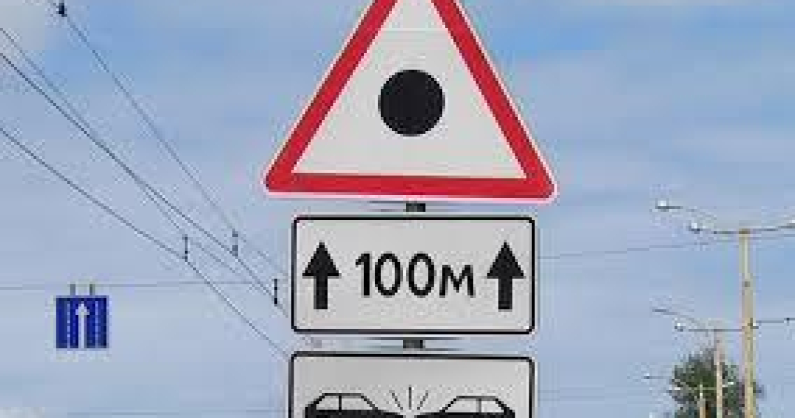 Незвичайний дорожній знак: що він означає